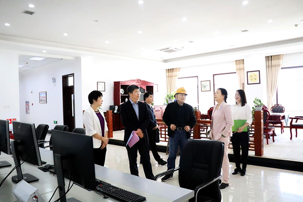 調研組參觀(guān)主廠(chǎng)房一樓展示廳、智能中央控制室02.png